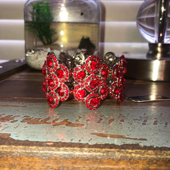 Red bracelet - Picture 2 of 2
